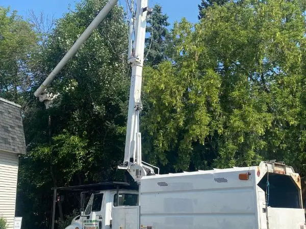 ANTLS-tree-trimming-cherry-picker-truck